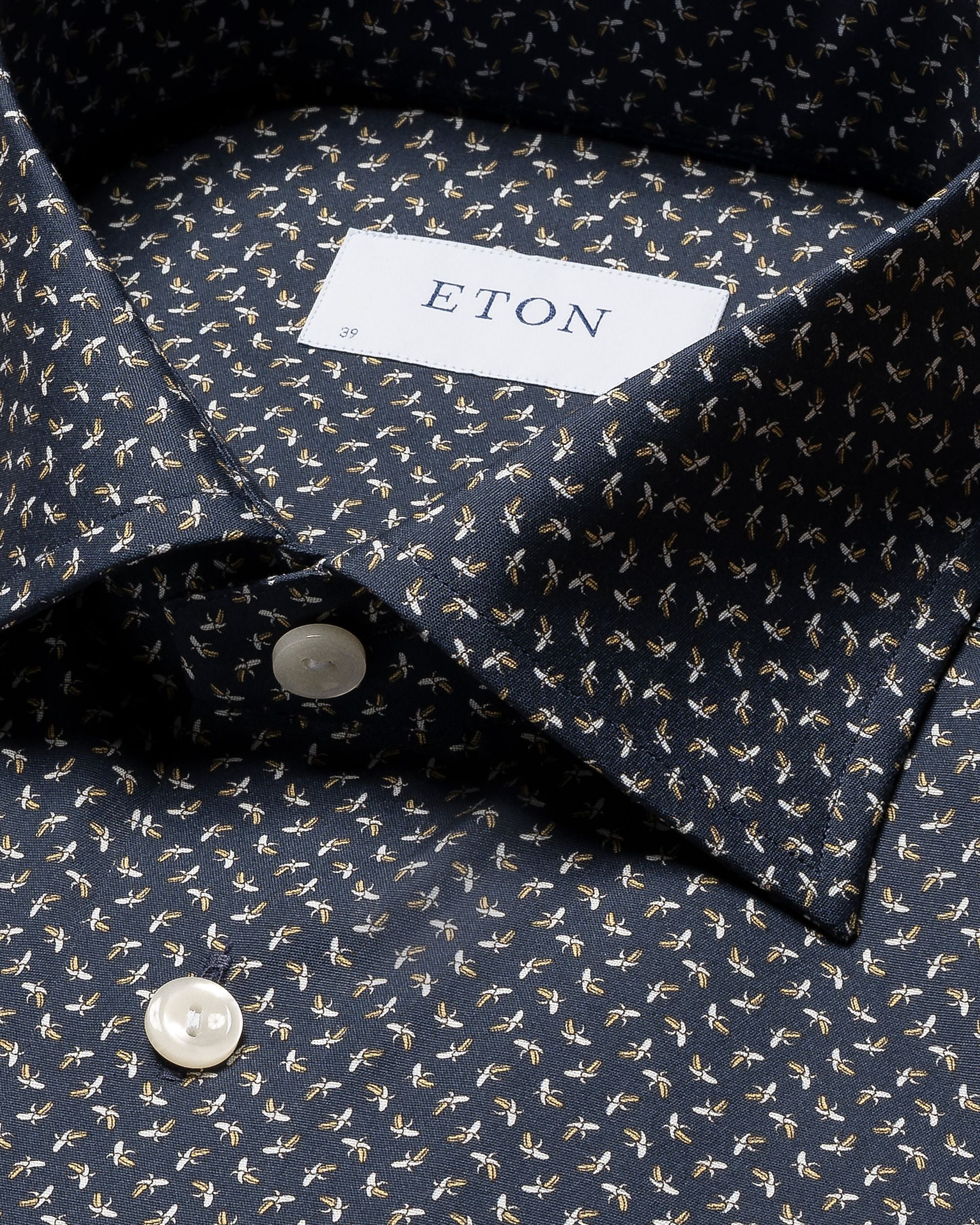 Chemise de twill marine avec imprimé de micro bananes