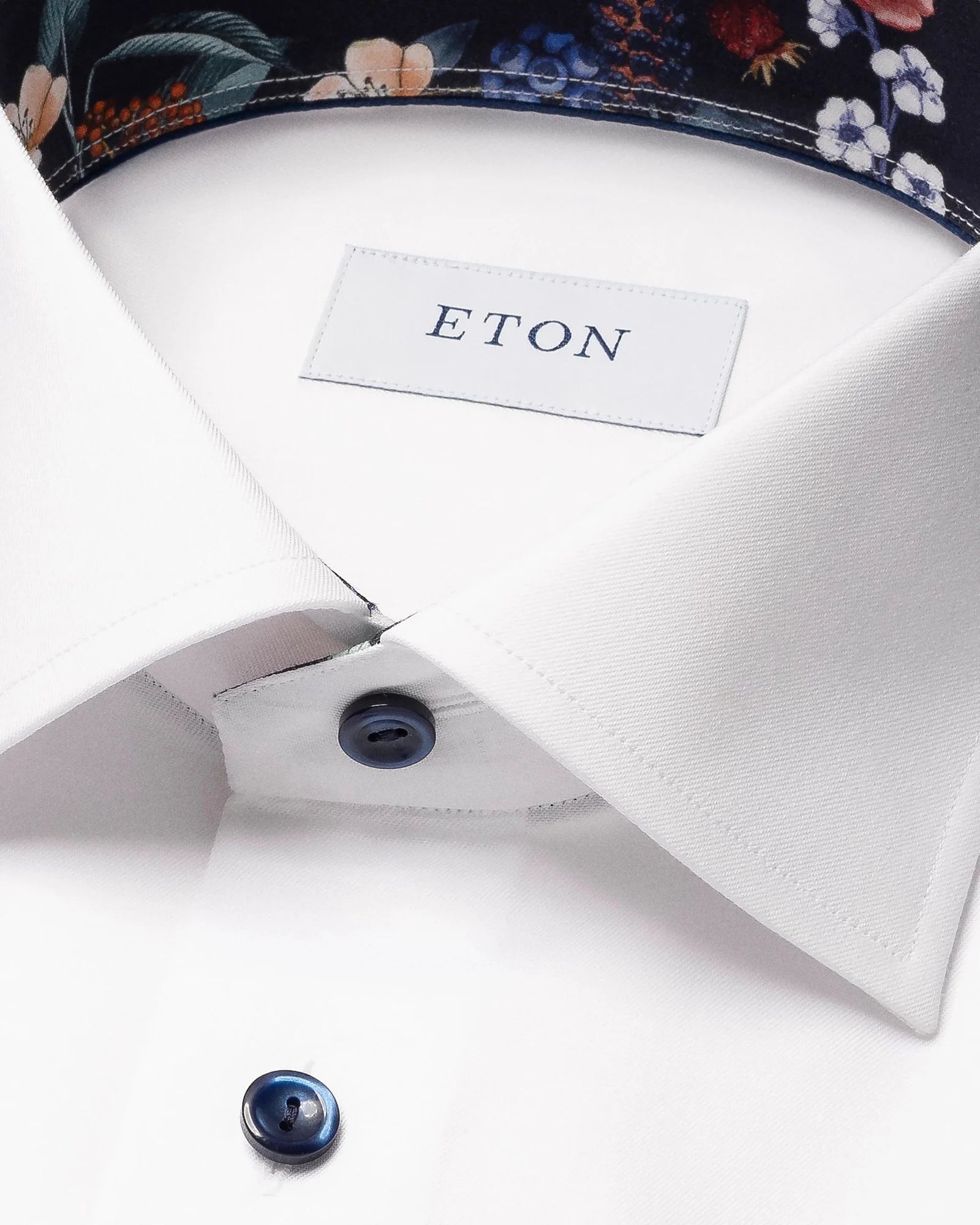 Chemise de twill blanche contrastée contemporaine