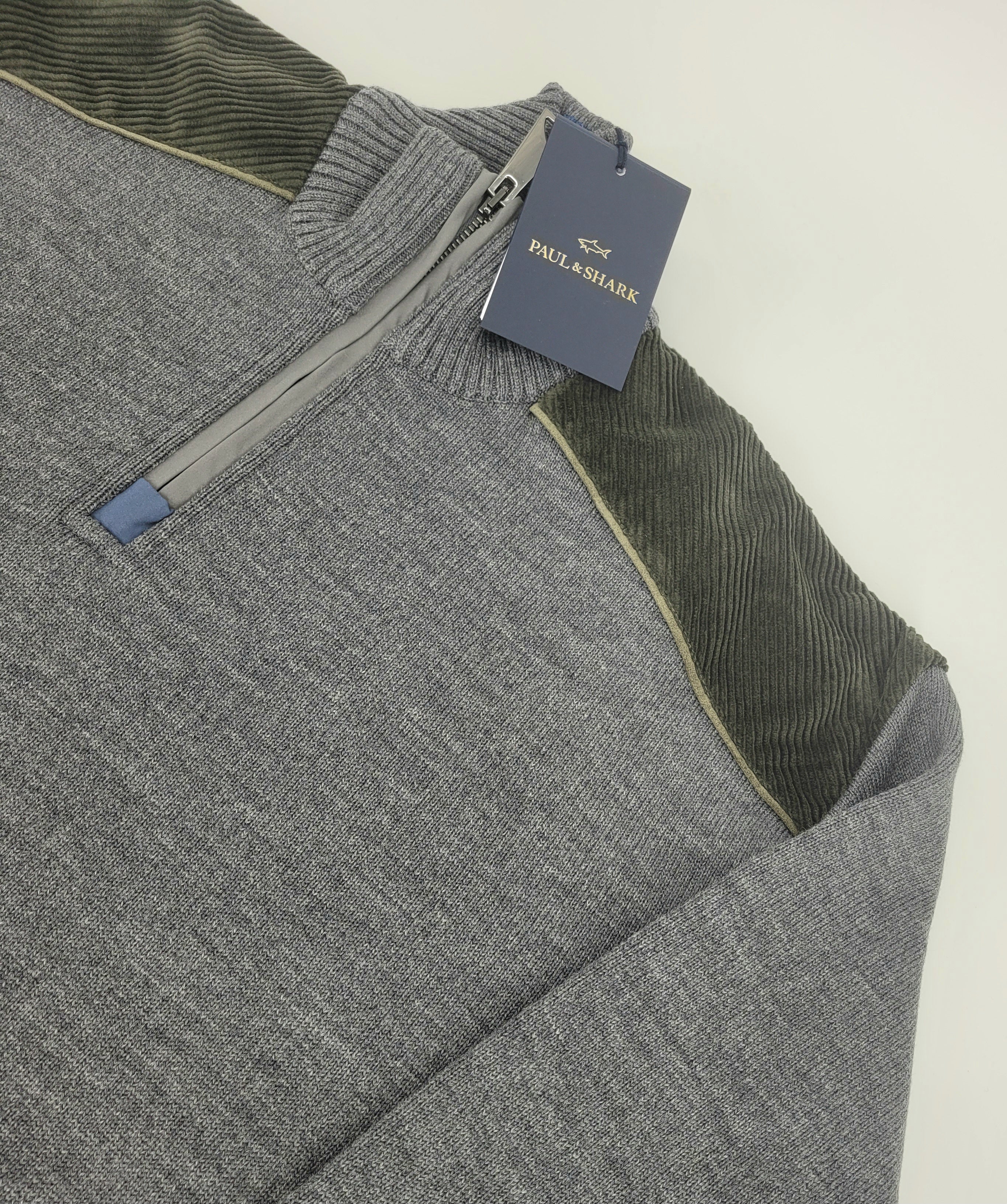 Pull de laine demi zip avec détails aux épaules