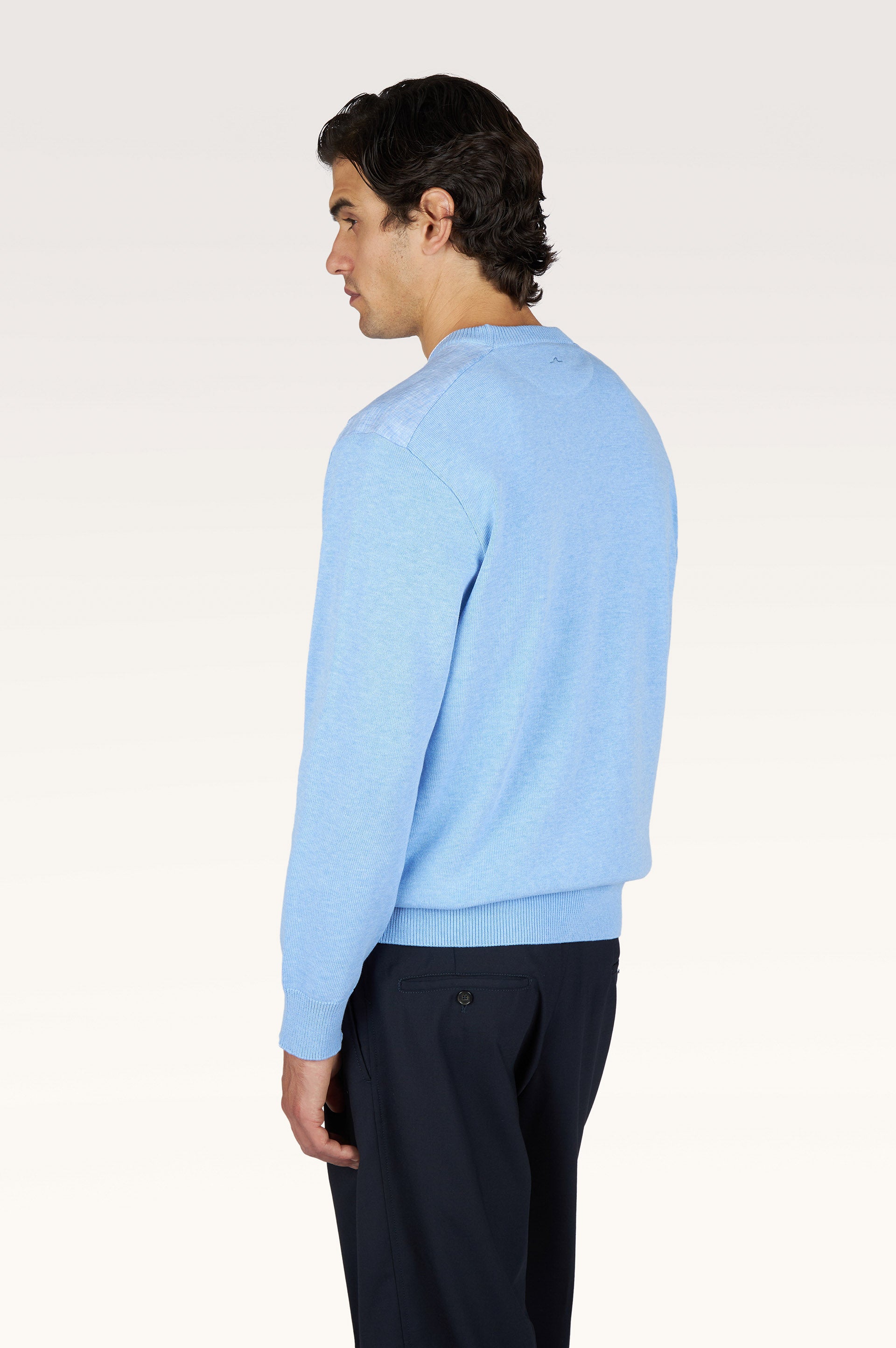 Pull iconique d'été bleu pâle