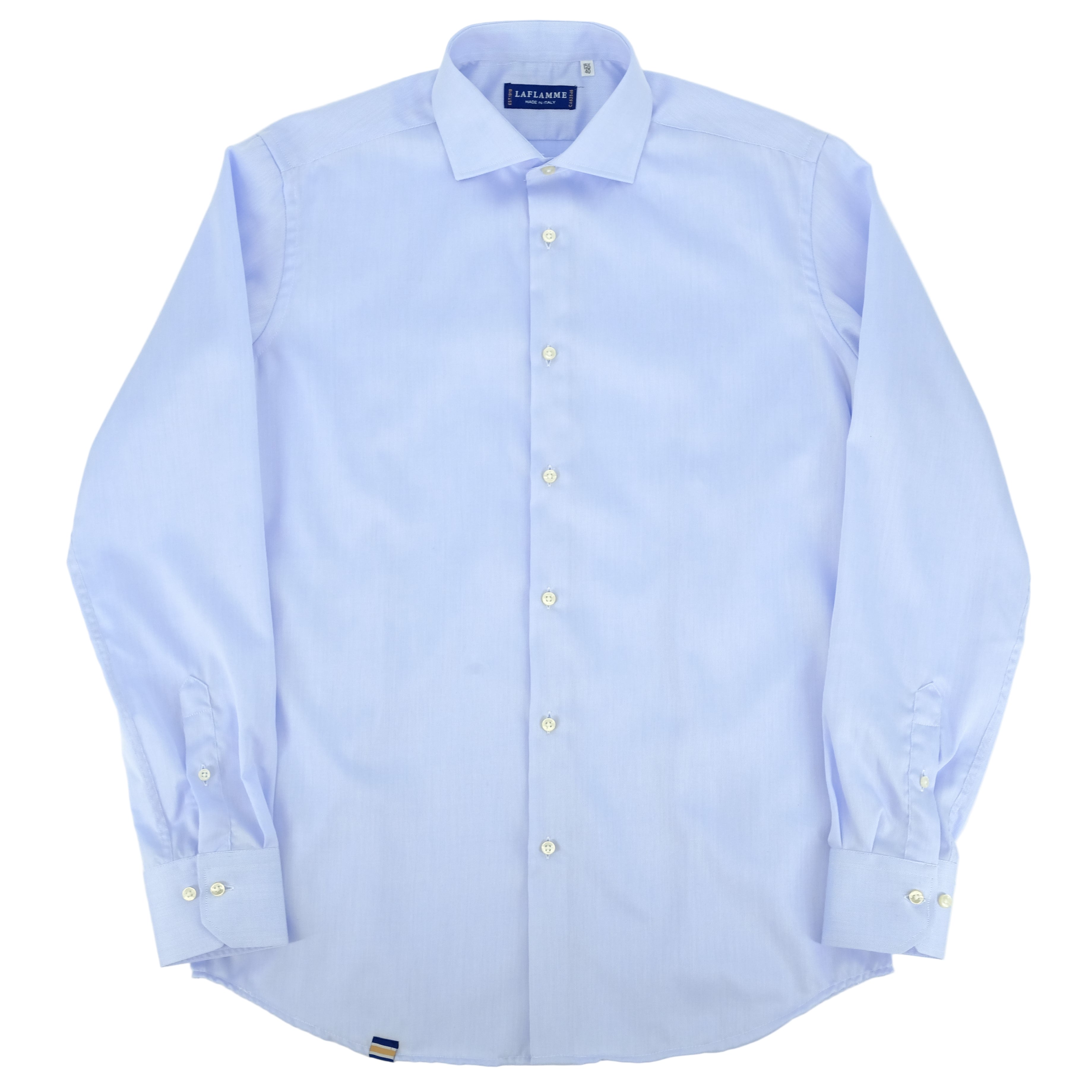Chemise bleu pâle classique
