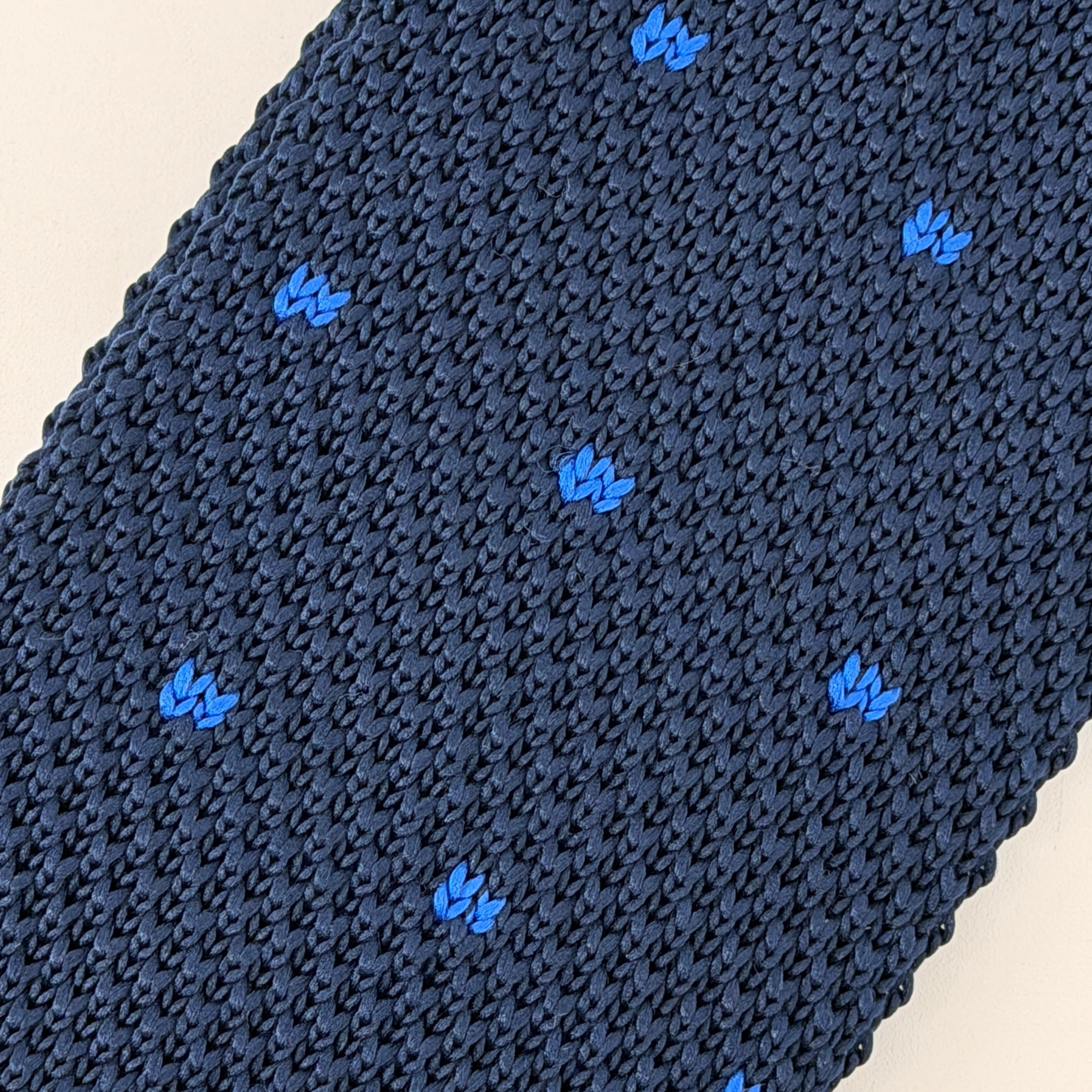 Cravate tricotée (Knit Tie) à pois