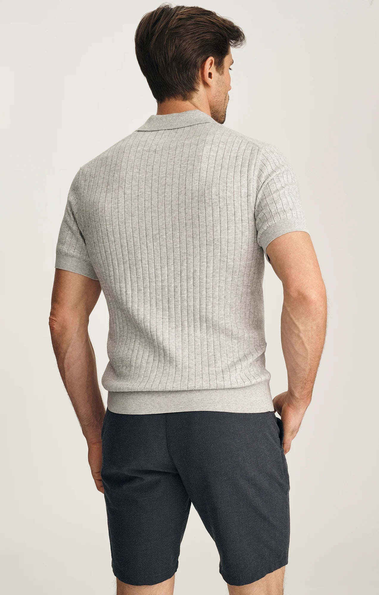 Polo de tricot gris