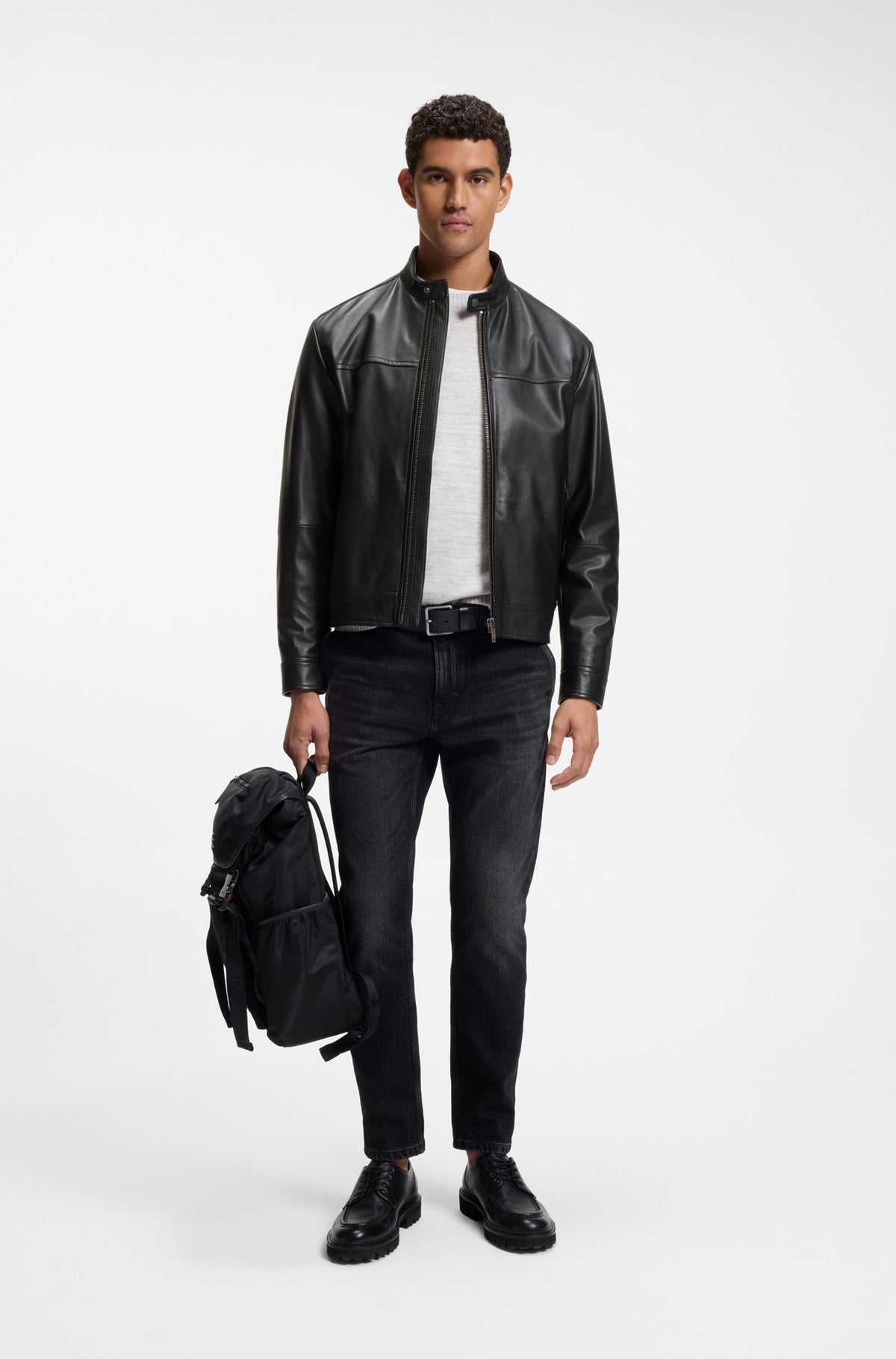 Veste en cuir noir style biker