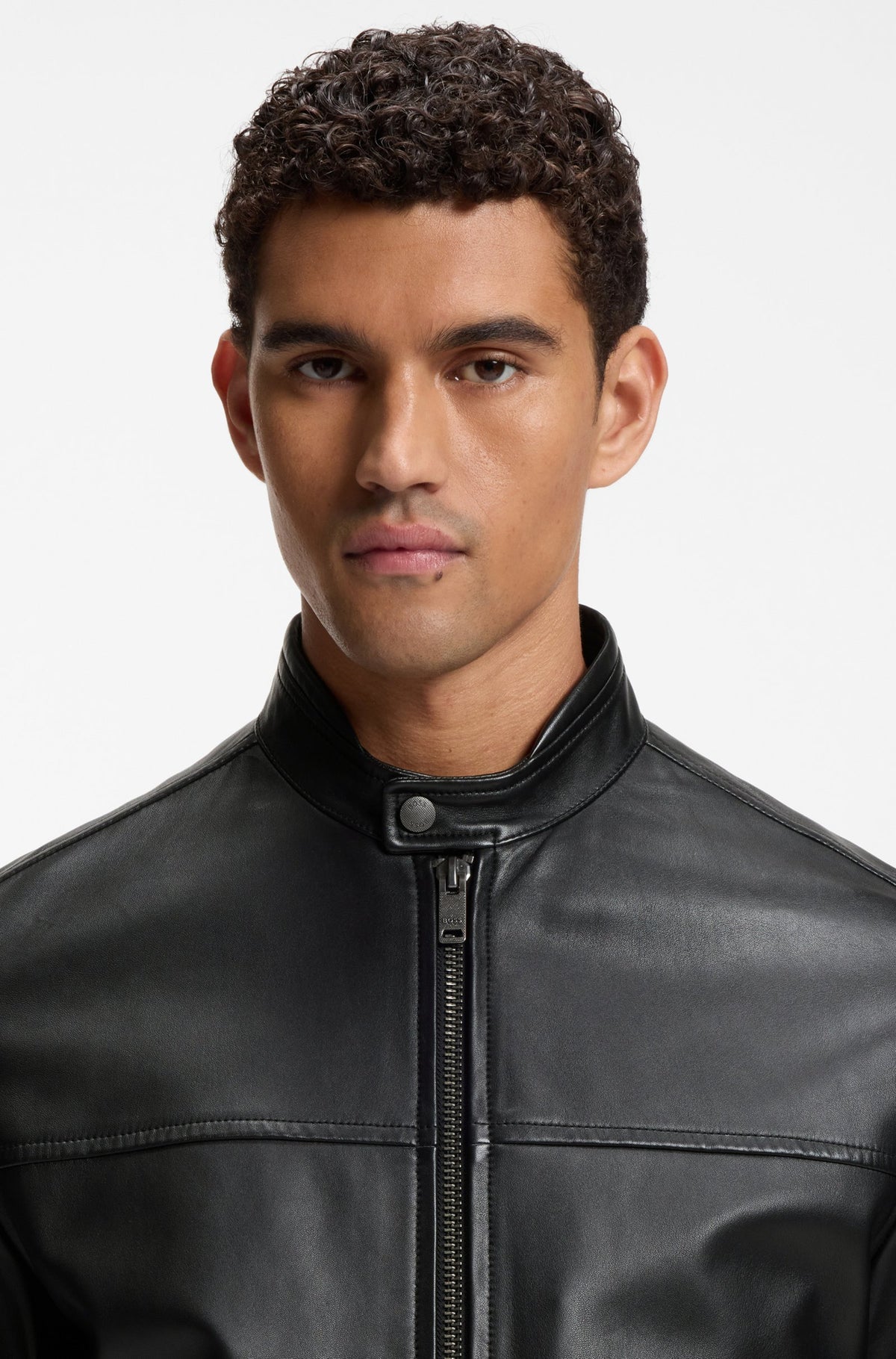 Veste en cuir noir style biker