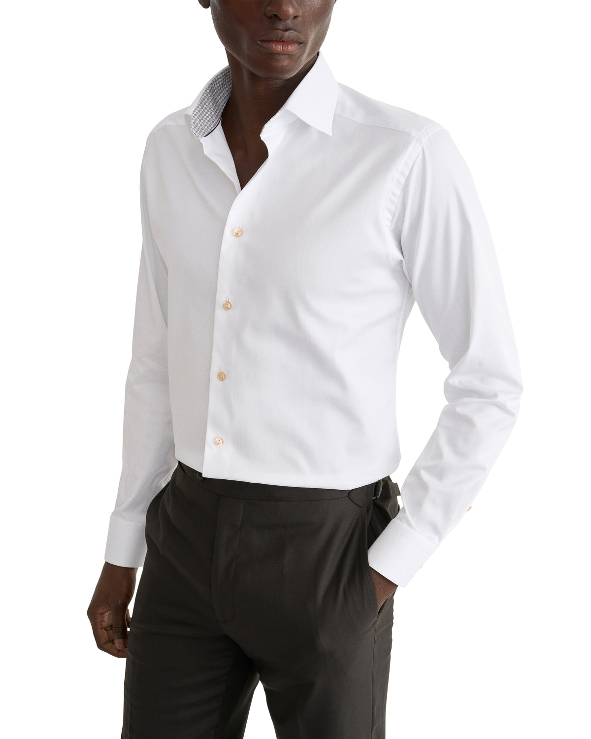 Chemise blanche avec col et boutons contrastés brun