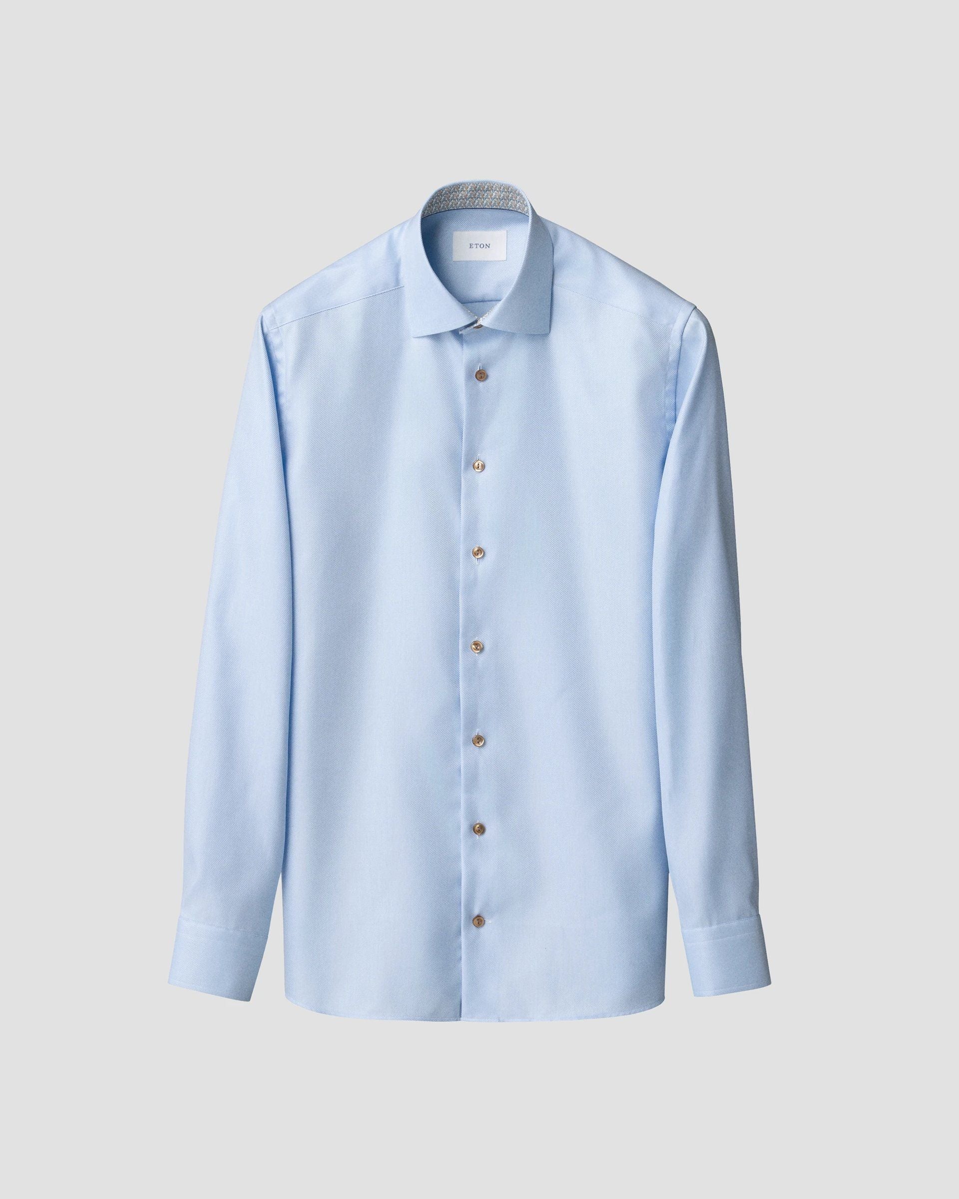 Chemise bleu avec boutons contrastes