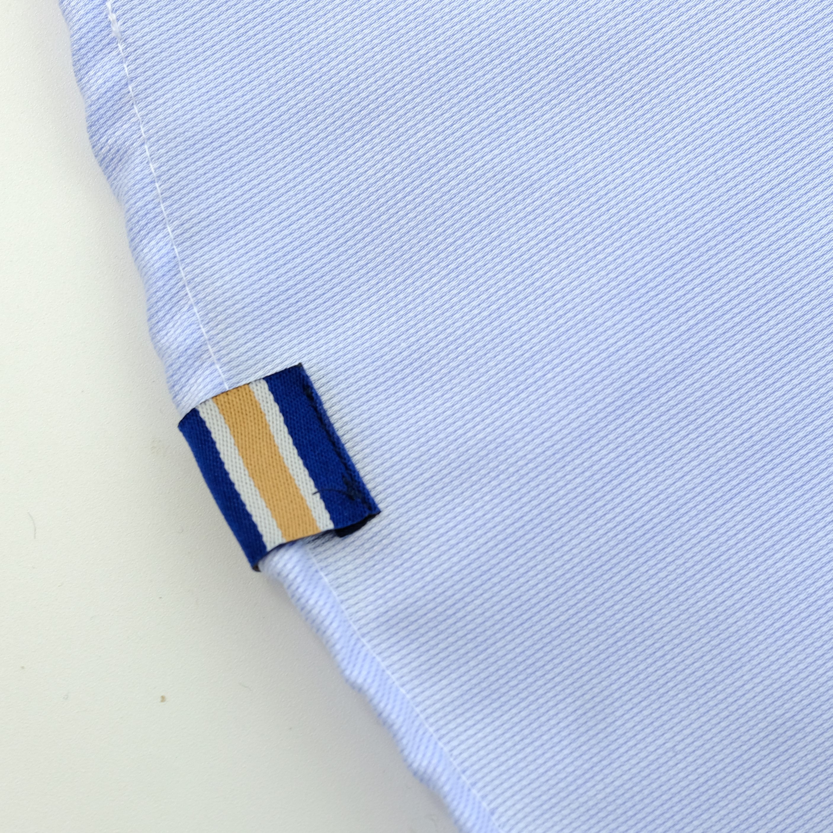 Chemise bleu pâle classique