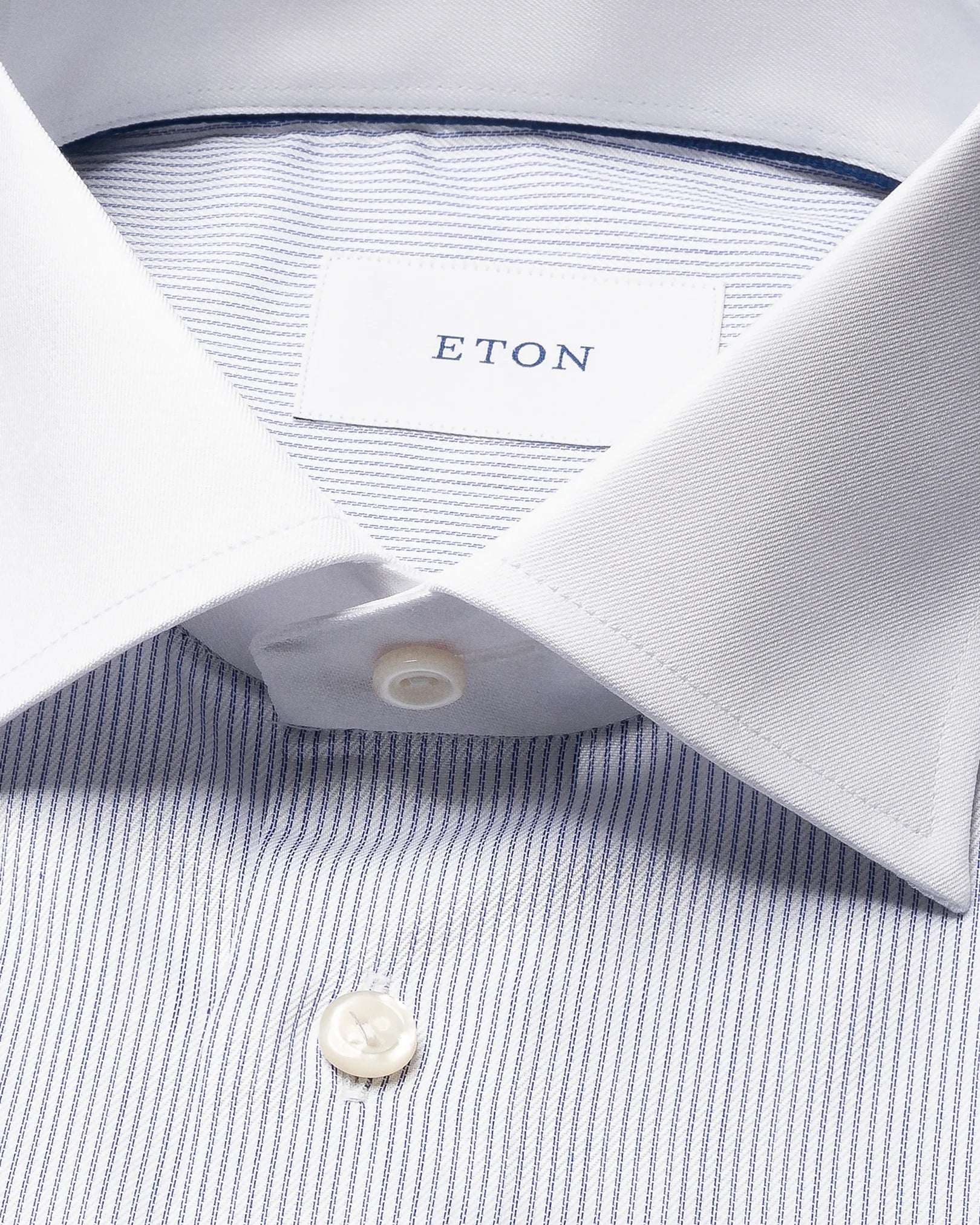 Chemise bleu avec col blanc banquier