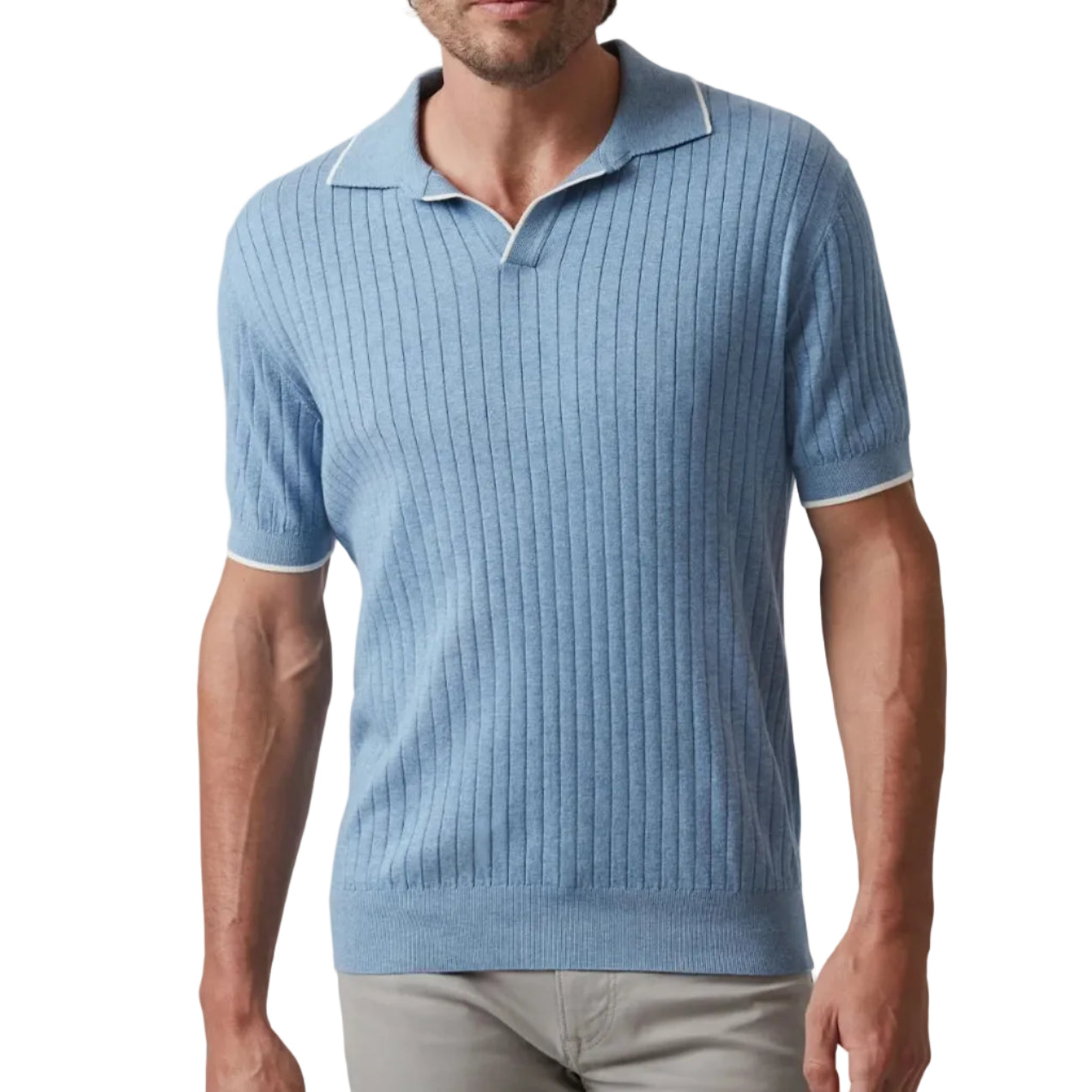 Polo de tricot bleu pâle