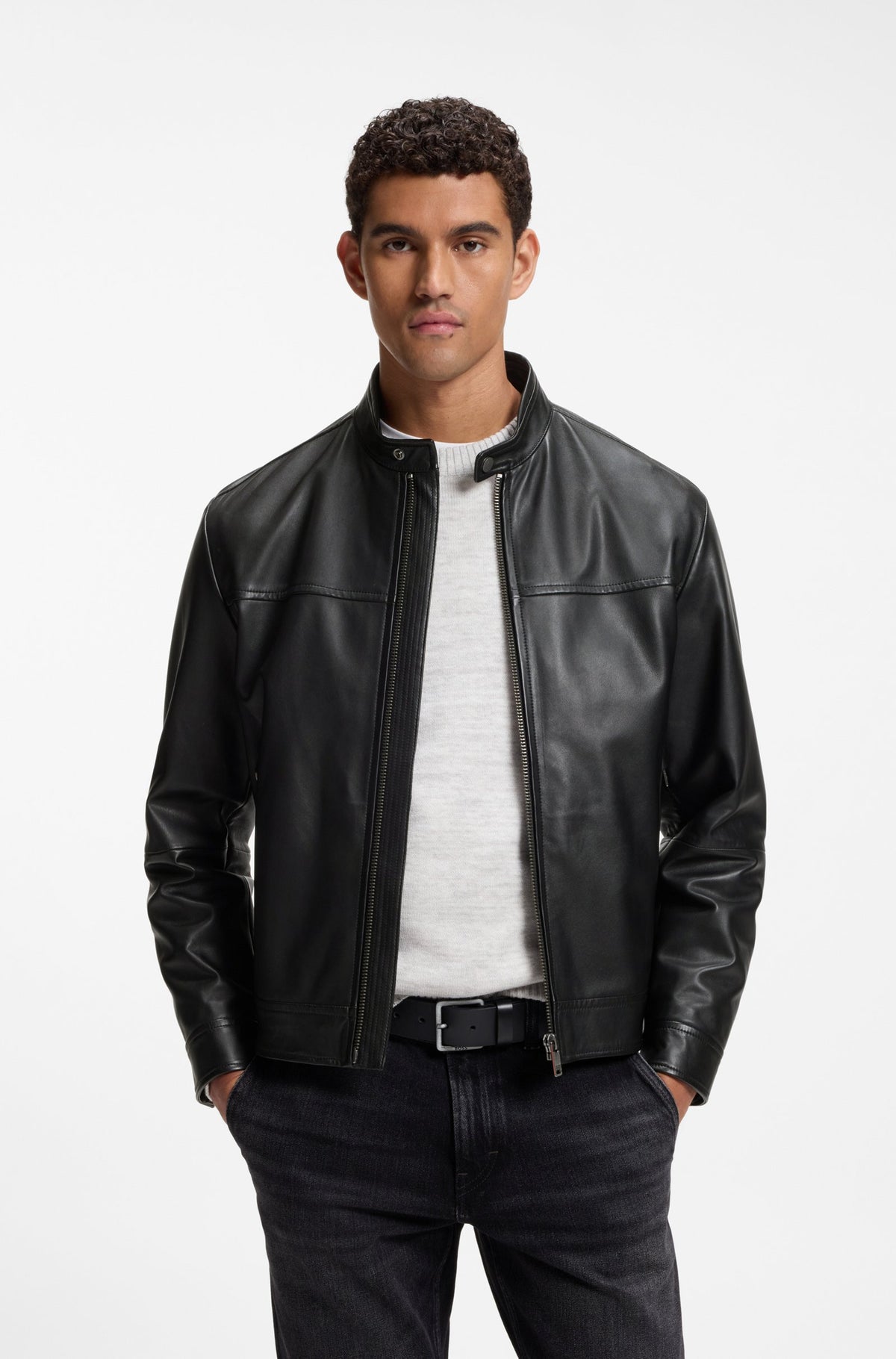 Veste en cuir noir style biker
