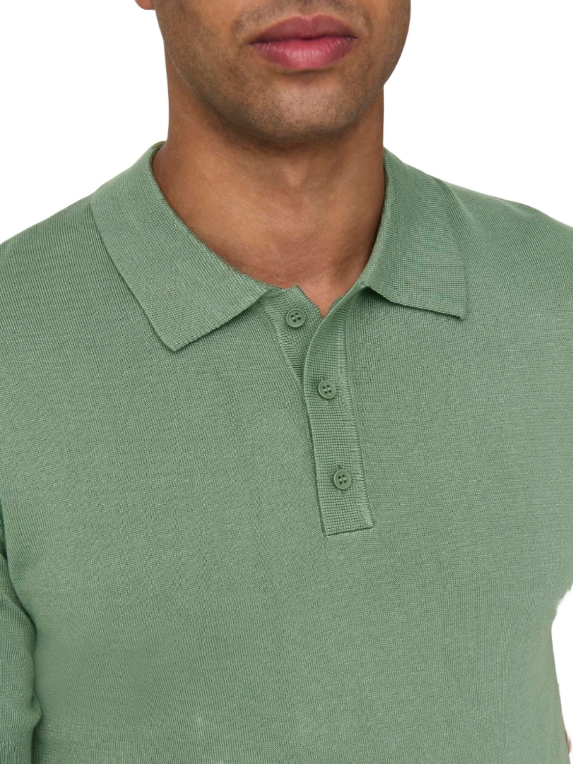 Polo de tricot vert pâle